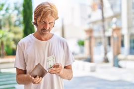 Куда обязательно нужно брать наличные: 10 стран, где без купюр не обойтись